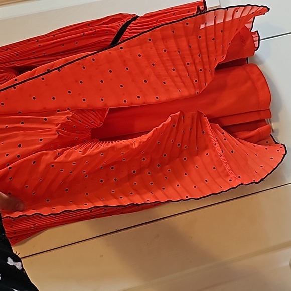 Red Dress Amazing Fabric And Design - Picture 5 of 7